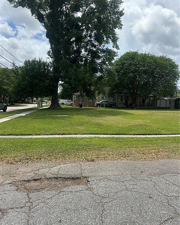 1st image of 626 Lebeau St