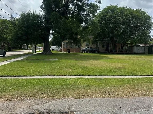626 Lebeau St, Arabi, LA 70032