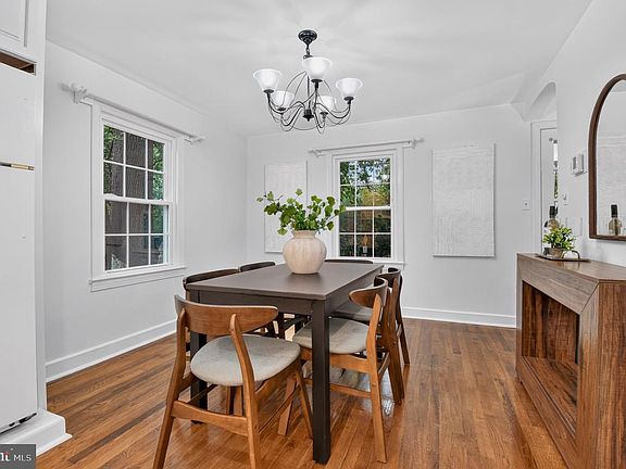 5th image of 9807 Gardiner Ave