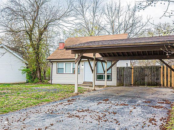 3rd image of 973 Chesswood Dr