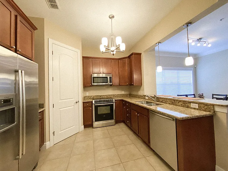 230 SW 2nd Ave #102 — Photo 5