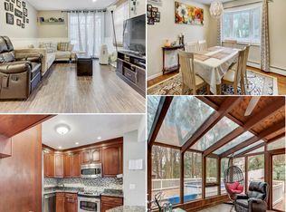 16 Obermueller Dr, Melville, NY 11747