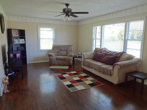 3rd image of 7609 Fortner Ln