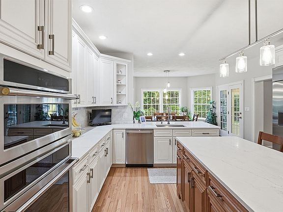 5th image of 14 Morning Glory Cir