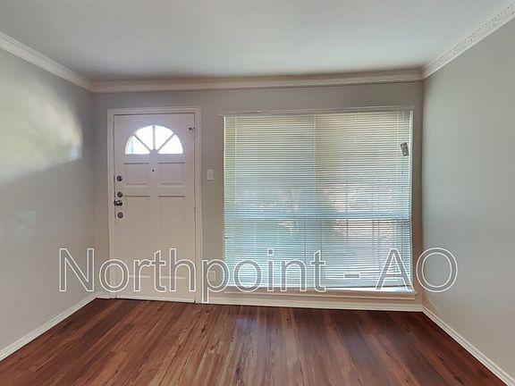2nd image of 1827 Martin Luther Dr