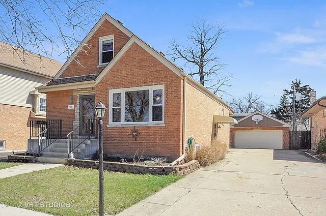 2561 Wood St photo 1