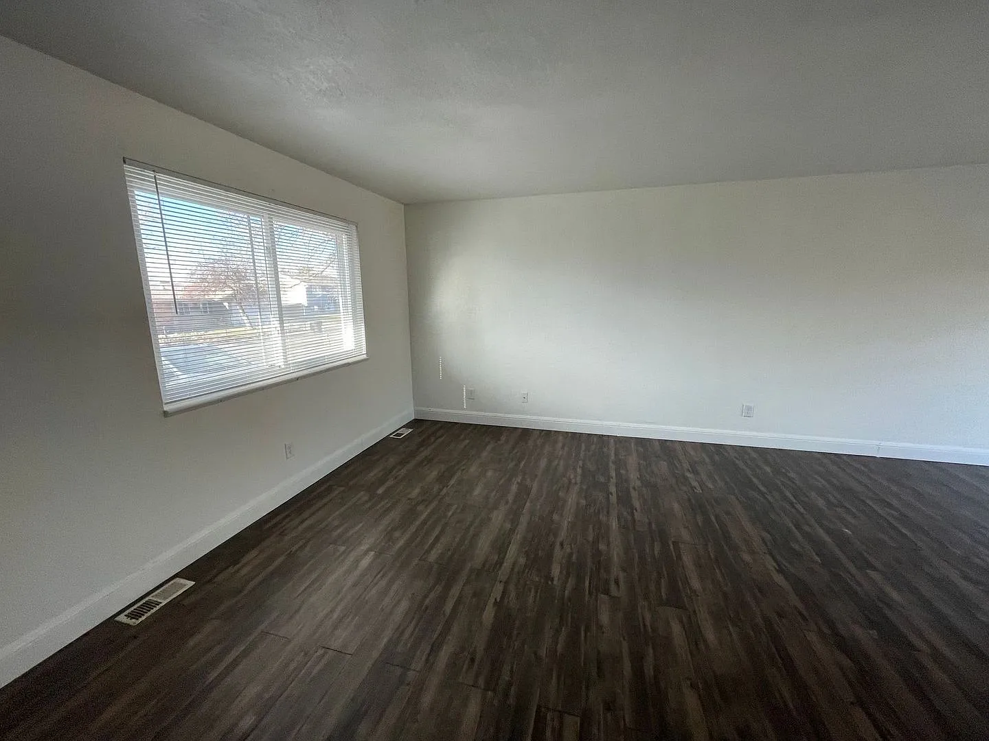 Cozy Tri-Level Home In Thornton! Available Now! — Photo 3
