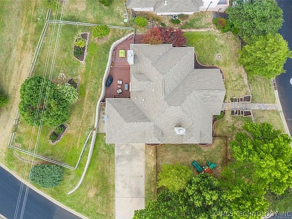 5th image of 5541 E 77th St
