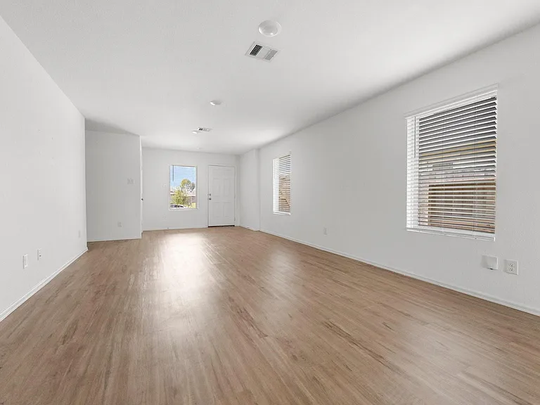 18979 Panzini Dr — Photo 3
