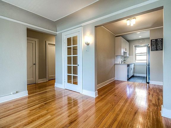 5th image of 411 Bellevue Ave E #201