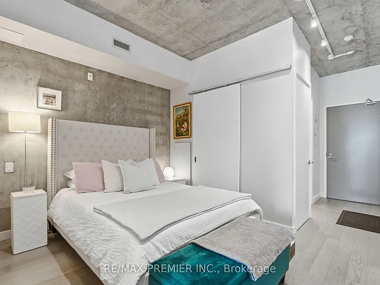 25 Stafford St #407 — Photo 12