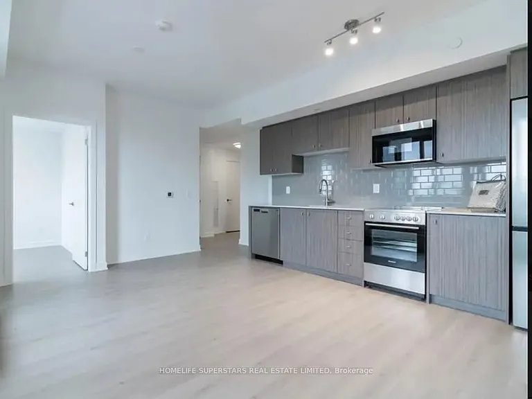 607 King St W #510 — Photo 8