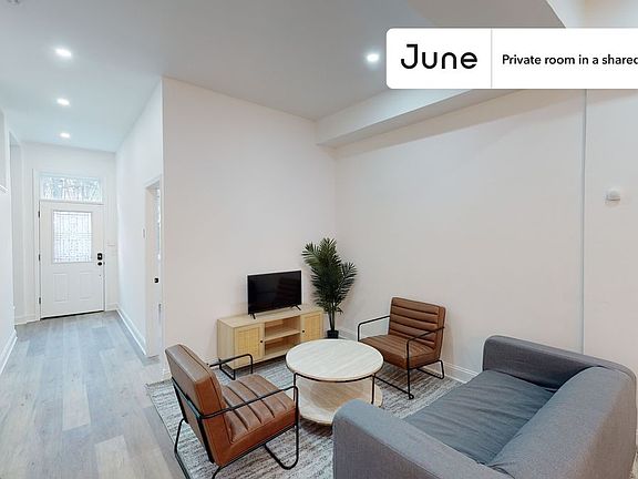 5th image of 529 42nd St NE #E