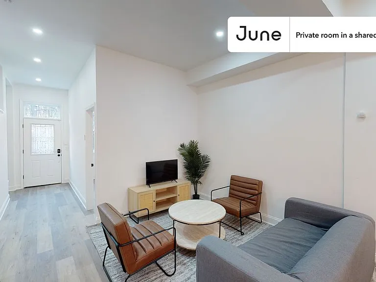 529 42nd St NE #B — Photo 8