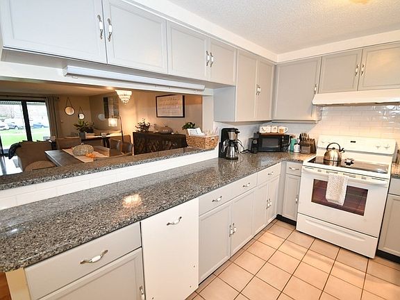 3rd image of 126 Merrimac St Unit 13