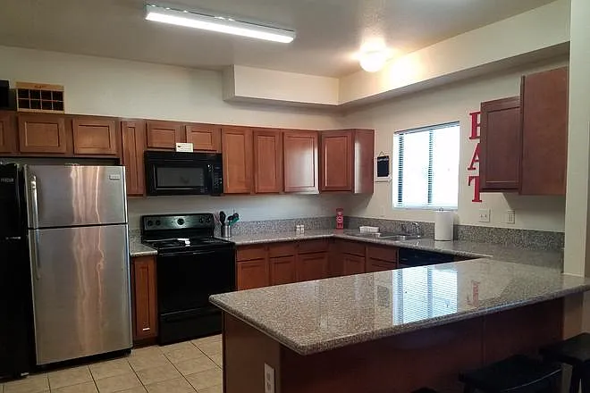 5 bed, 1808 sqft, $3,675 — Photo 2