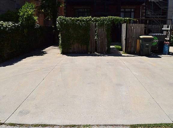 4th image of 7247 N Claremont Ave APT 2S
