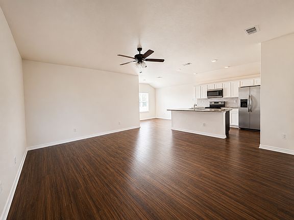 4th image of 907 E Mary Jane Dr