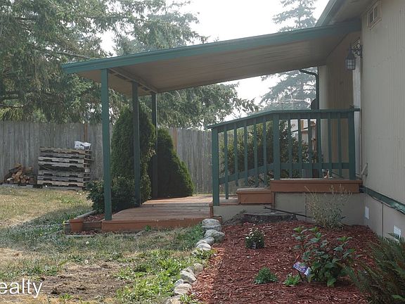 3rd image of 944 Diane Ave