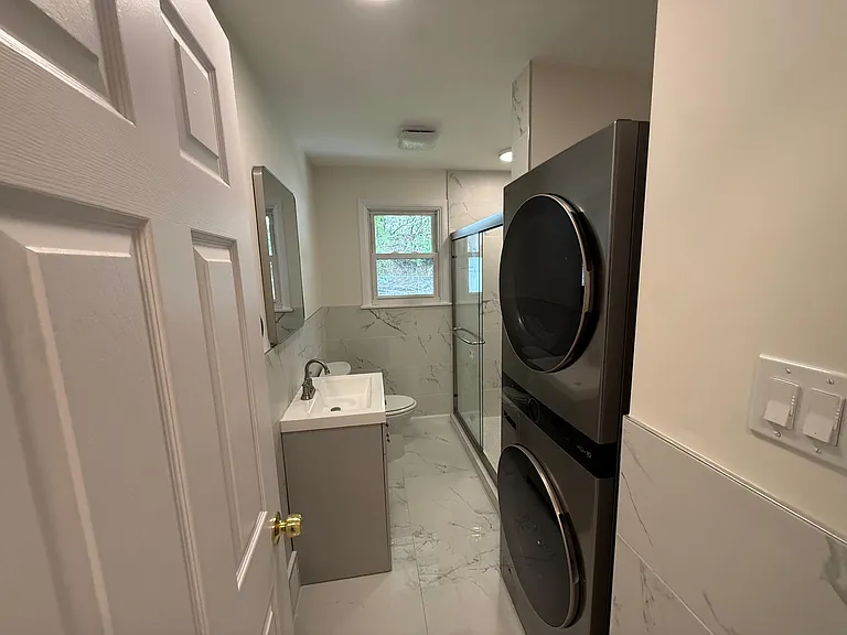 319 Barrington Rd — Photo 27