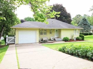 209 S 11th St, Clinton, IA 52732