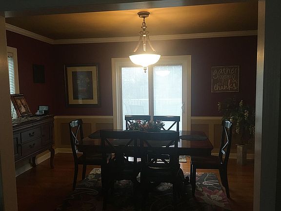 3rd image of 125 Douglas Dr