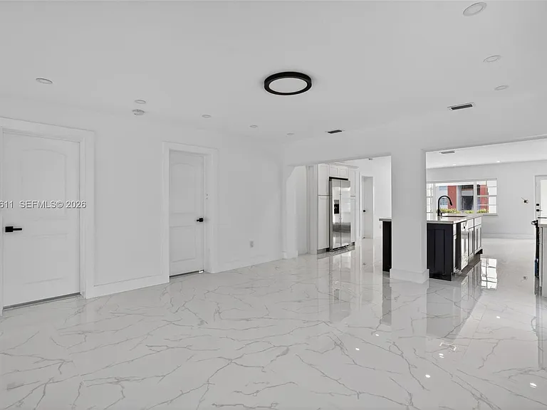 1920 SW 67th Ave — Photo 17