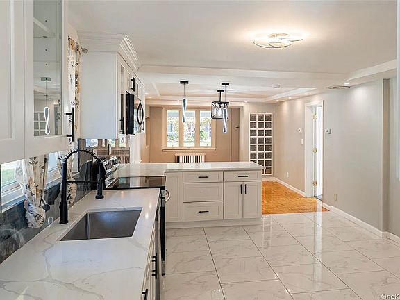 4th image of 168 Oldfield Ave #1