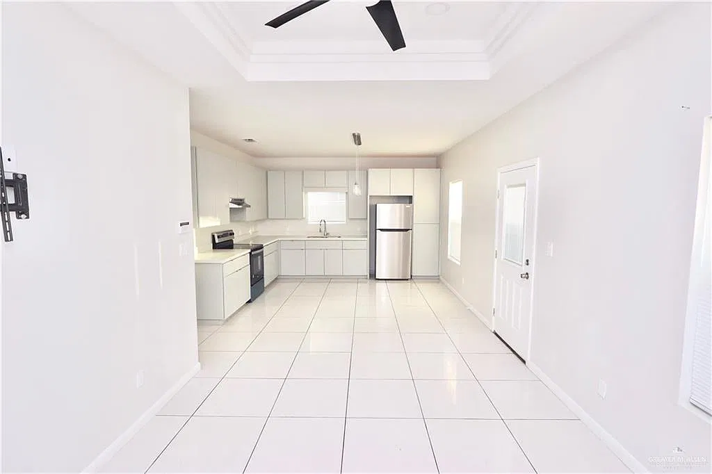 2 bed, 3.0 bath, 1100 sqft, $1,100 — Photo 4