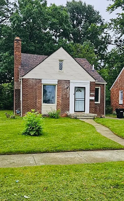 3 bed, 908 sqft, $1,350 — Photo 1