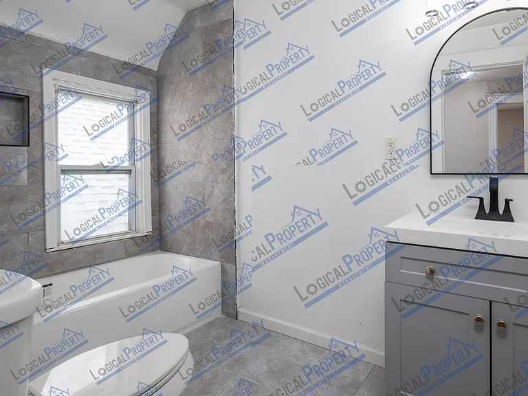 4_Bathroom