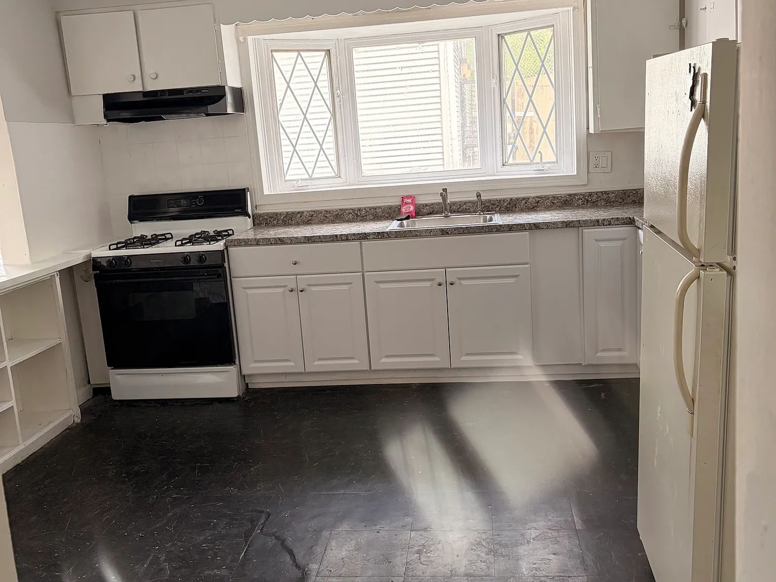 3 bed, $1,450 — Photo 1