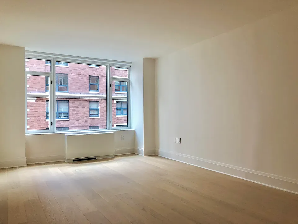 210 Warren St #10Q