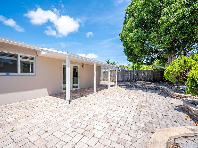 2100 N Seacrest Blvd — Photo 12