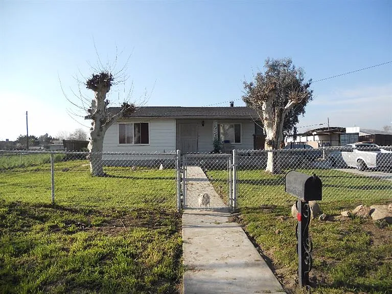 23456 Robertson Blvd photo 1