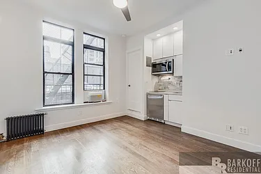 Rented by Barkoff Residential 