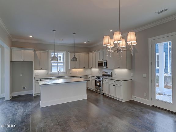 3rd image of 1017 Bradshaw Terrace