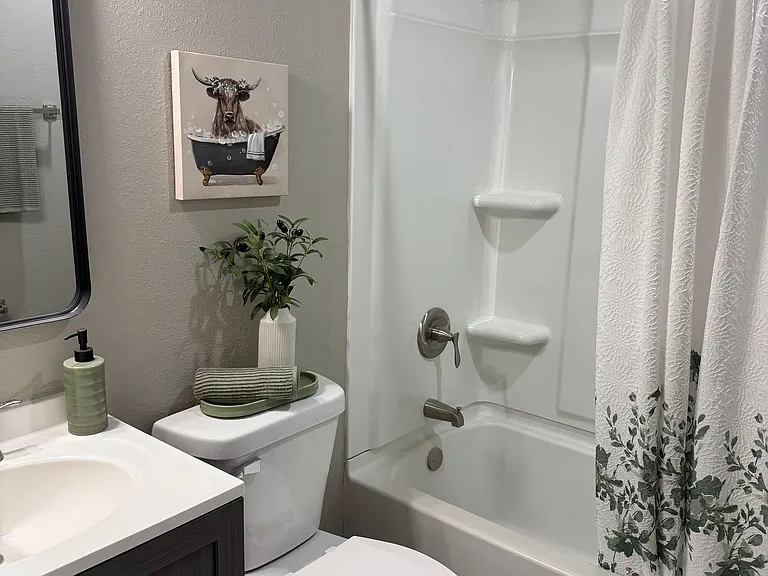 West End Apartments — Photo 13