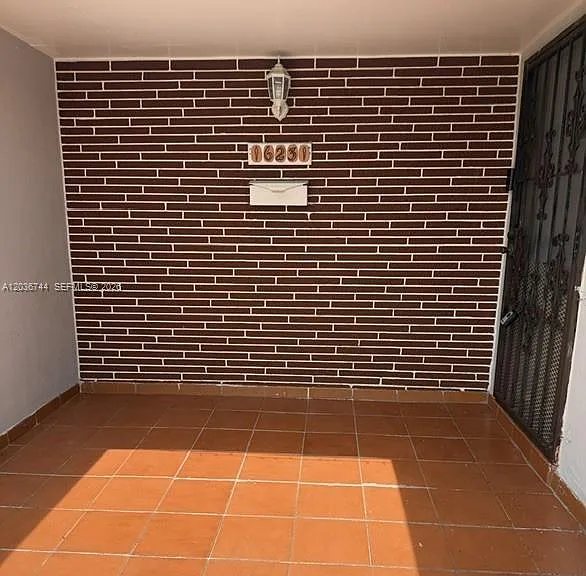 16231 SW 104th Ct — Photo 2
