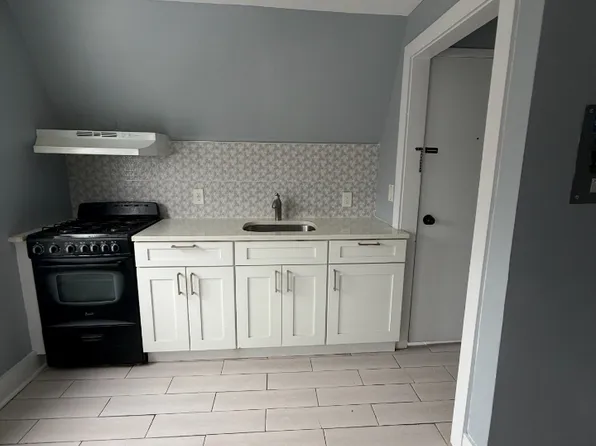 206 Amherst St #3A, East Orange, NJ 07018