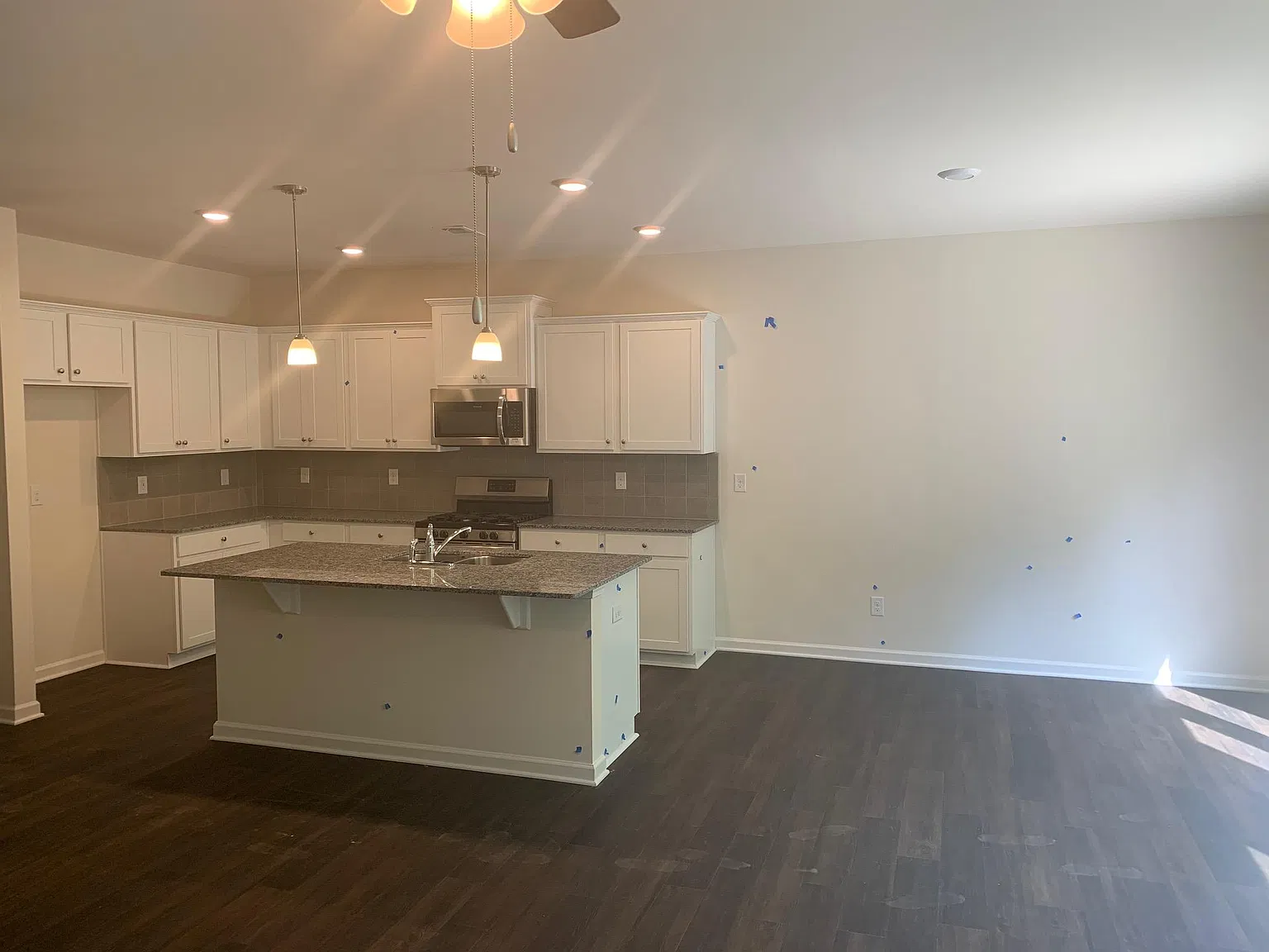 3 bed, 1920 sqft, $2,500 — Photo 2