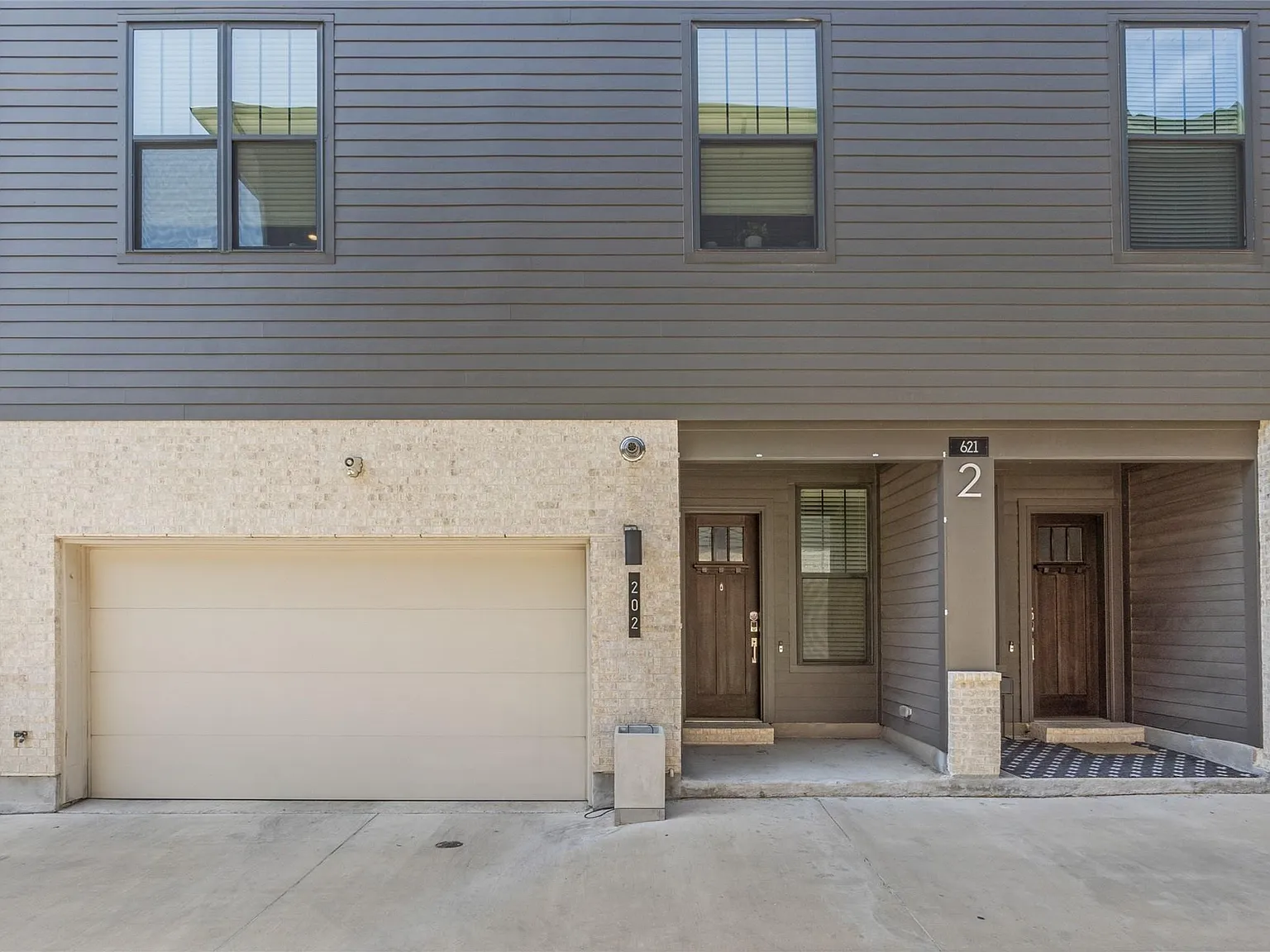 2 bed, 2163 sqft, $3,400 — Photo 1