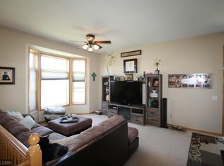 20001 Heritage Dr, Lakeville, MN 55044