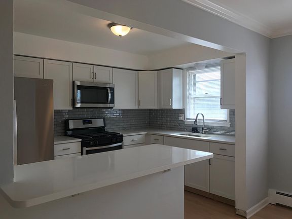 4th image of 2331 N Sayre Ave APT 3B