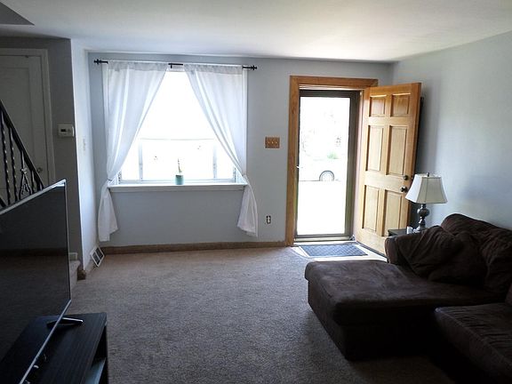 2nd image of 731 Surrey Ln
