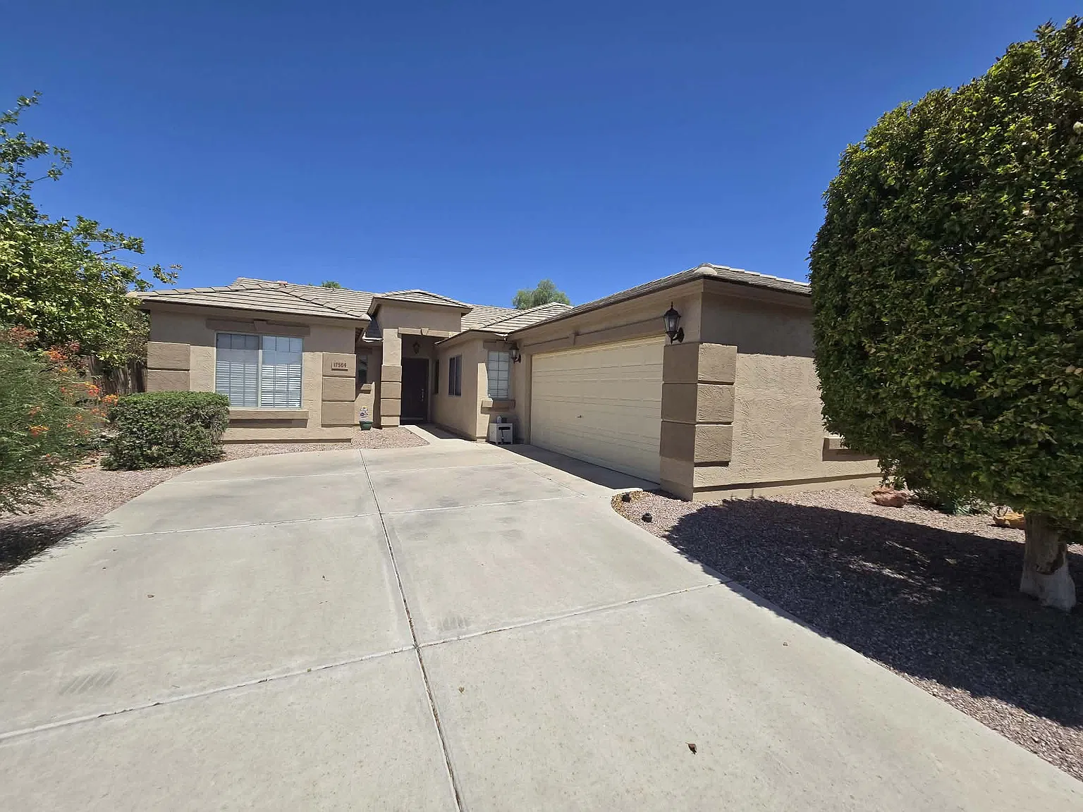 4 bed, 2039 sqft, $2,125 — Photo 2