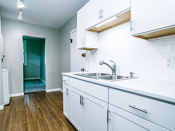 3rd image of 510 Greenwood Pl