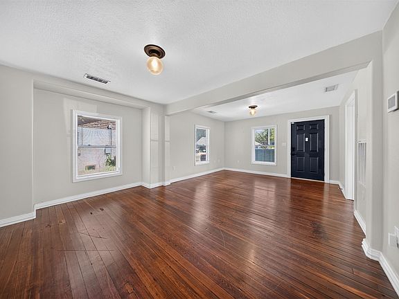 5th image of 610 N 9th St