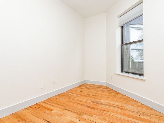 4th image of 469 Park Pl #B2