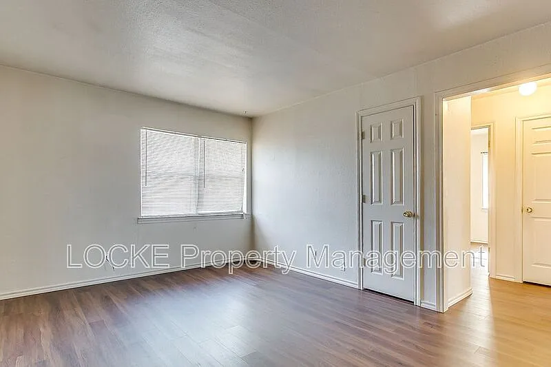 2 bed, 1.0 bath, 900 sqft, $995 — Photo 3